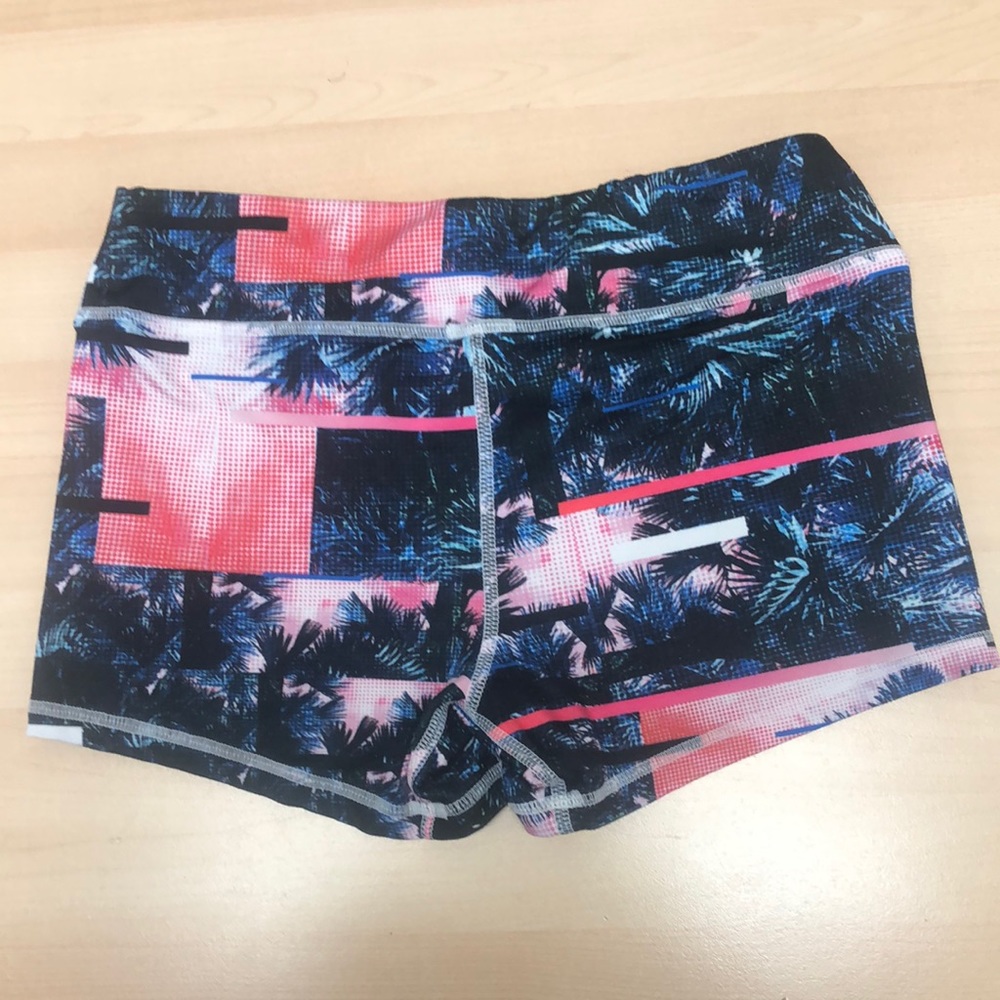 FLEO Multi Color Palm Tree Print, Size Small.